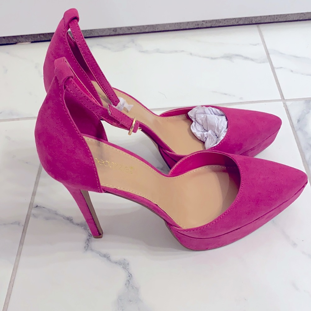 NEW!!! Shoe Dazzle Women’s fuchsia heels size 10.